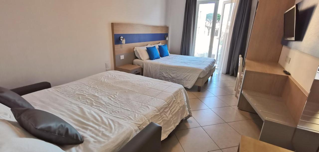 Hotel Oceanomare Punta Marina Extérieur photo