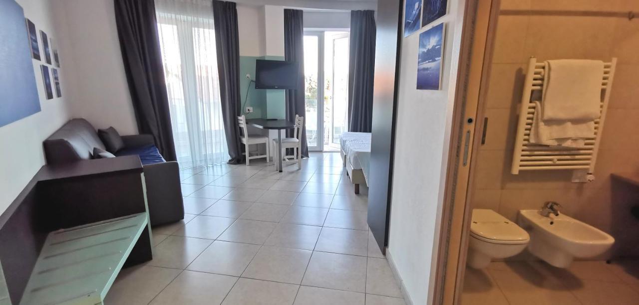 Hotel Oceanomare Punta Marina Extérieur photo